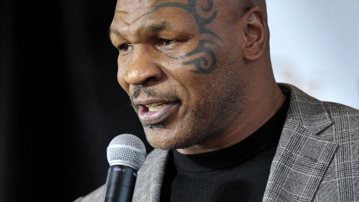 Yumruklar havada uçuştu Efsane boksör Mike Tyson uçakta hayranını dövdü