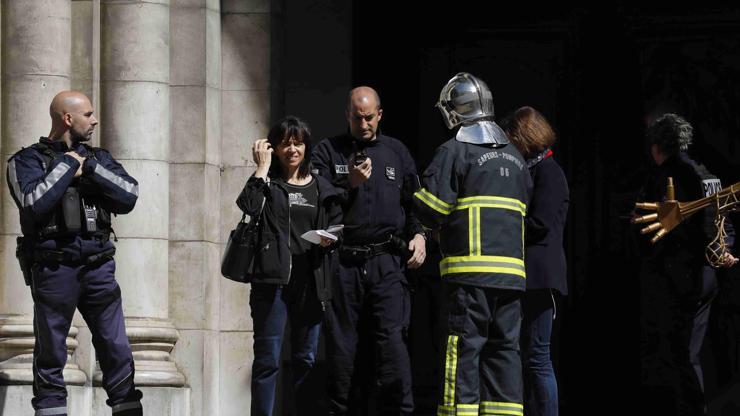 Fransada seçim günü kilisede bıçaklı saldırı: 2 yaralı