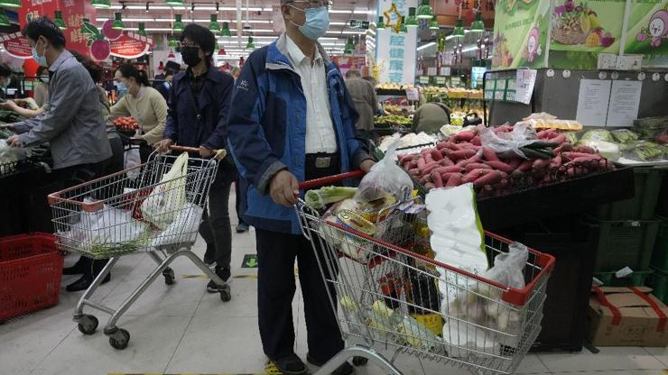 Çin’de kapanma paniği… Pekin’de halk marketlere hücum etti