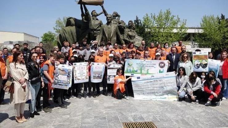Trabzon'da farkındalık için temizlenmiş alanlarda çöp topladılar