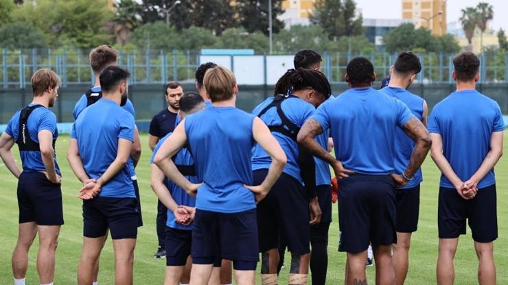 Adana Demirsporda 3 futbolcuyla yollar ayrıldı