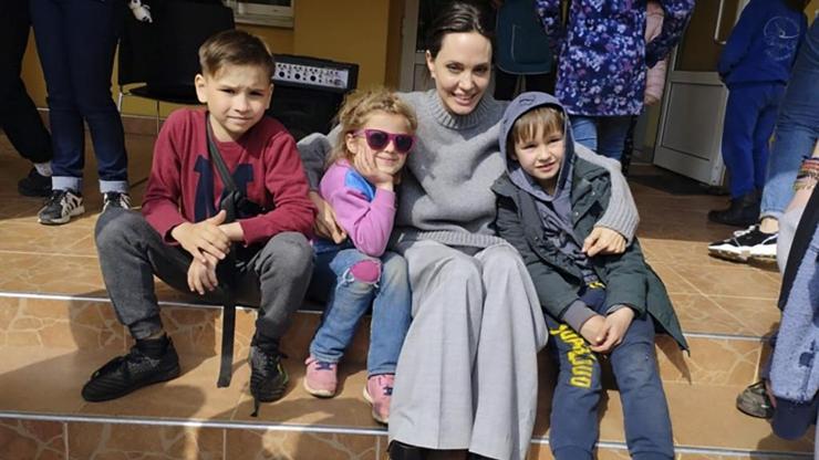 Angelina Jolie’den Ukraynaya sürpriz ziyaret