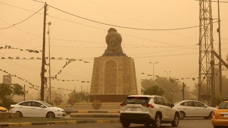 Irakta gökyüzü turuncuya boyandı, yüzlerce kişi hastaneye kaldırıldı