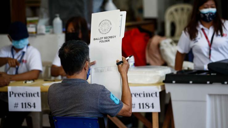 Filipinler’de 65 milyon seçmen sandık başında