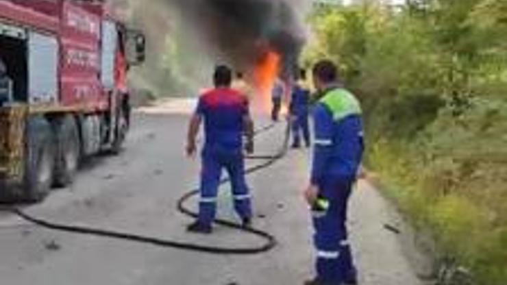 Seyir halindeki TIR alev alev yandı