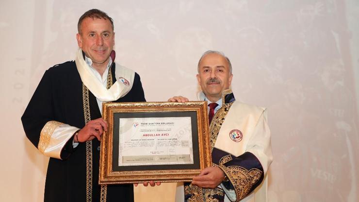 Abdullah Avcı’ya Trabzon Üniversitesi tarafından Fahri Doktora unvanı verildi