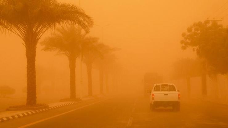 Irak’ta kum fırtınası alarmı: Resmi tatil ilan edildi