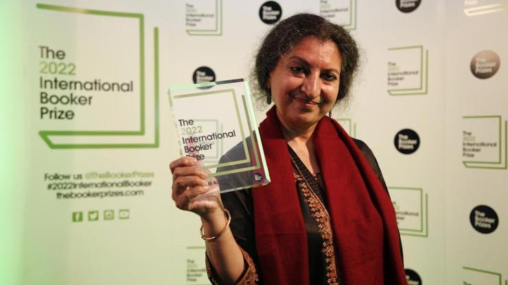 Uluslararası Booker Ödülünü kazanan ilk Hint yazar