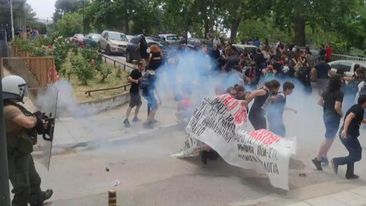 Yunanistanda öğrenciler ayakta: Üniversitelerde polis bulundurulması planına tepki