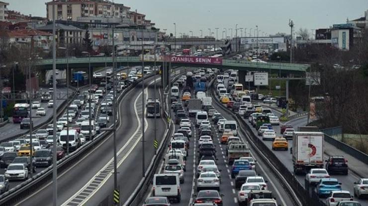 İstanbul Valiliğinden trafik yoğunluğu uyarısı