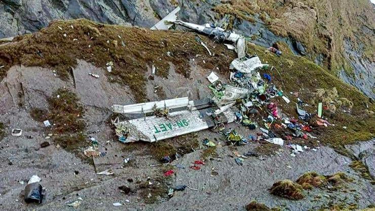 Nepalde kaybolan uçağın enkazı bulundu: 20 kişinin cesedine ulaşıldı
