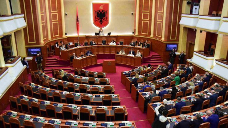 Arnavutlukta ilginç gündem: Cumhurbaşkanlığı seçiminde adaysız tur