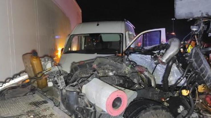 Düzce’de 4 aracın karıştığı zincirleme kazada 15 yaralı