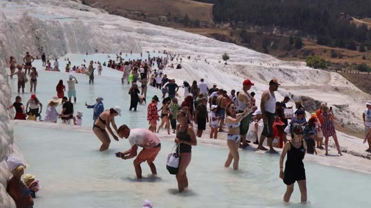 Beyaz cennet Pamukkaleye gelen ziyaretçi sayısı 5 kat arttı