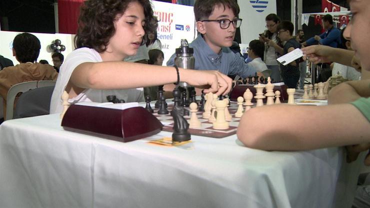 Geleneksel satranç turnuvası heyecanı