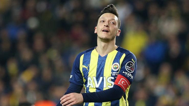 Son dakika... Fenerbahçede Mesut Özil belirsizliği