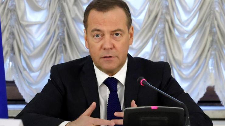 Medvedevden Batıya flaş füze uyarısı
