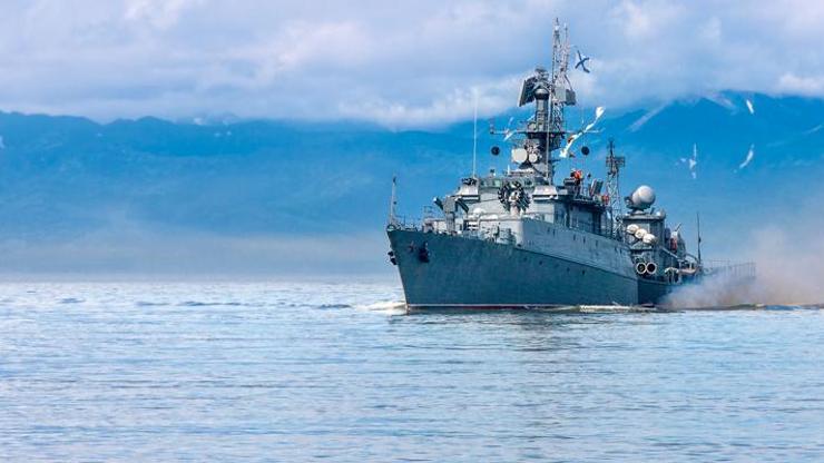 Baltıkta kritik anlar: Rus savaş gemisinden ihlal