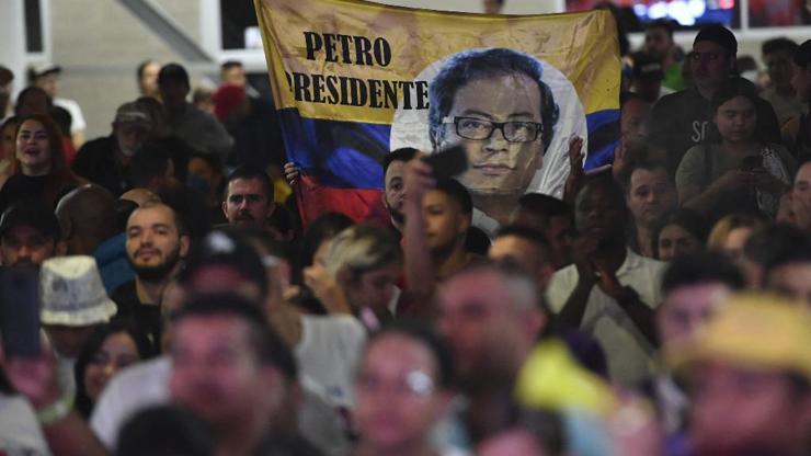 Kolombiyada seçimin galibi Gustavo Petro oldu