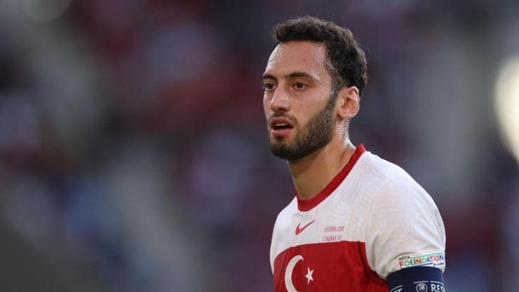 Hakan Çalhanoğlu Galatasarayda oynama şartını açıkladı