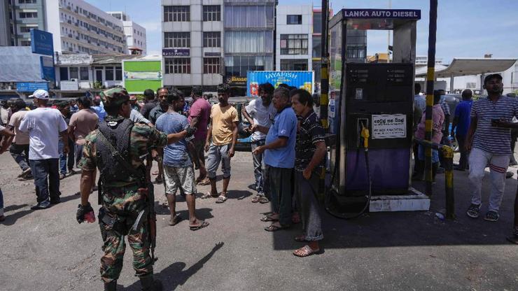 Sri Lankada akaryakıt satışı 2 haftalığına askıya alındı