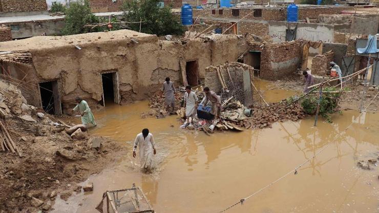 Pakistanda sel felaketi: Can kaybı 77ye yükseldi
