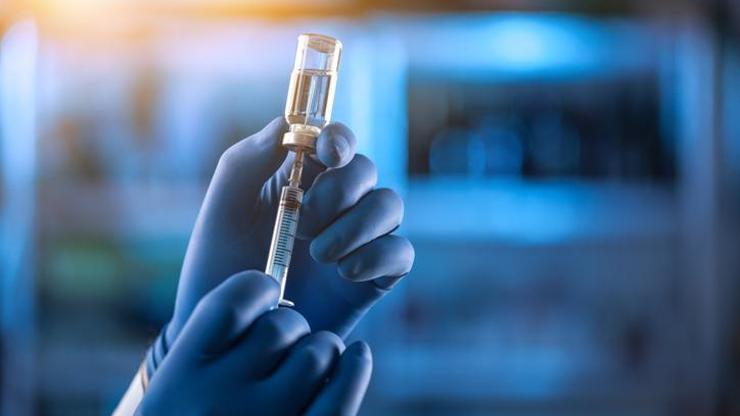 Koronavirüs varyantlarının hızı, aşıların güncellenmesini zorlaştırıyor