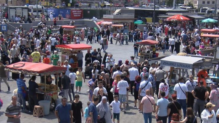 Eminönünde bayram yoğunluğu