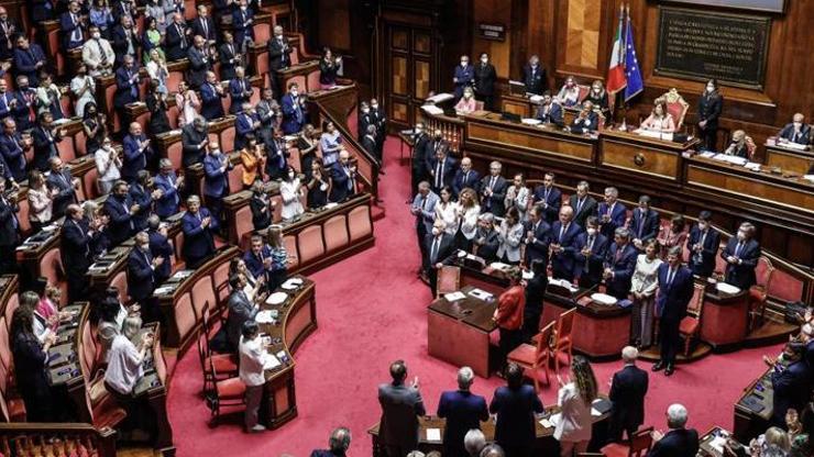 Son dakika haberi: İtalyada siyasi kriz Cumhurbaşkanı parlamentoyu lağvetti
