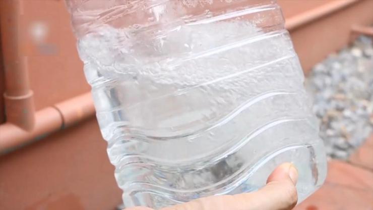 Pet şişe sularda mikroplastik tehlikesi