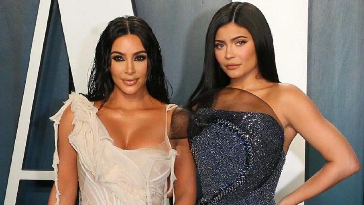 Kardashian kardeşler Instagram’dan şikayetçi