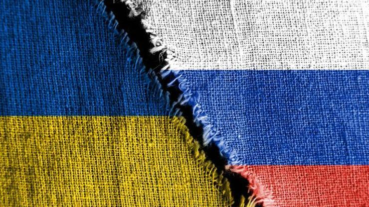 Rusya-Ukrayna savaşı cenazeye yansıdı: Haçla saldırdı