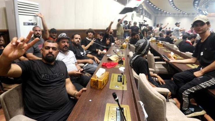 Parlamento baskını Sadr Grubu: Yeşil Bölge işgalden kurtarıldı