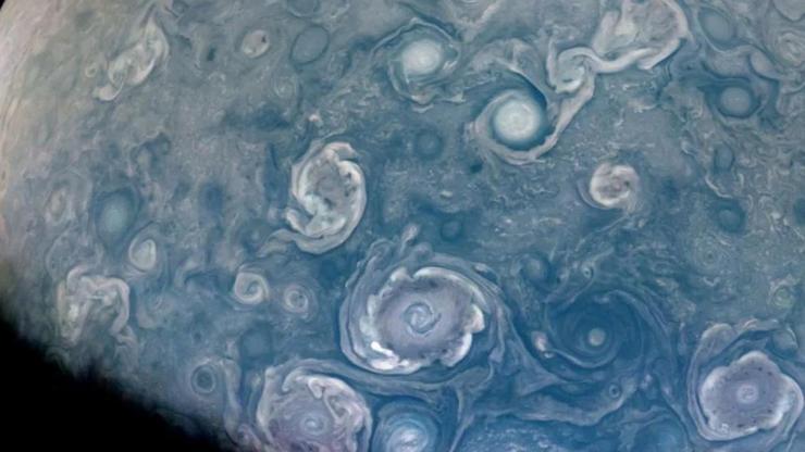 NASA, Jüpiterde çıkan dev girdapları görüntüledi