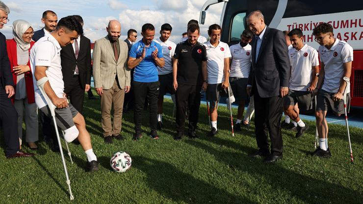 Cumhurbaşkanı Erdoğan, Ampute Futbol Takımını ziyaret etti