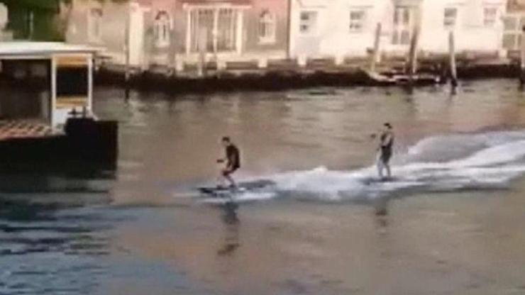 Büyük Kanal’da sörf yaptılar