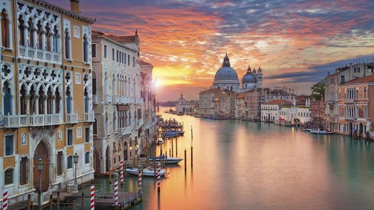 Venedik’te Büyük Kanal’da sörf yapan turistlere para cezası: Belediye Başkanından ağır sözler