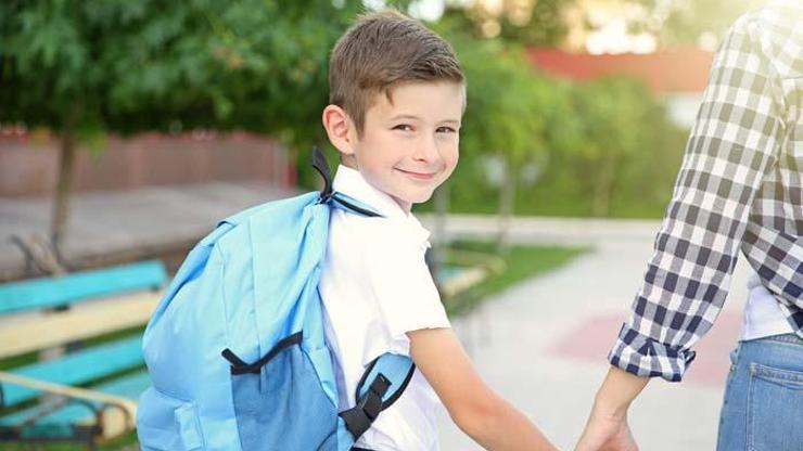 Ağır sırt çantaları çocuklarda ortopedik problemlere sebep oluyor
