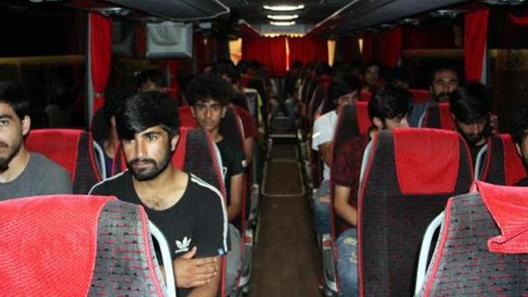 Edirneden 227 Afgan göçmen, sınır dışı edilmek üzere İstanbula gönderildi
