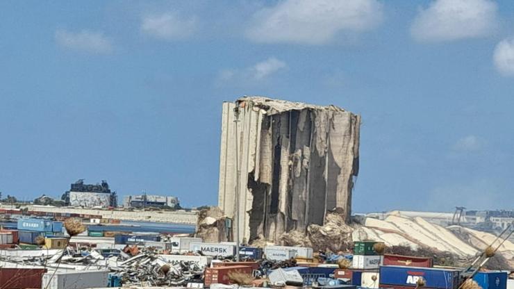 Beyrut Limanındaki tahıl silosunun kuzey kısmı tamamen yıkıldı