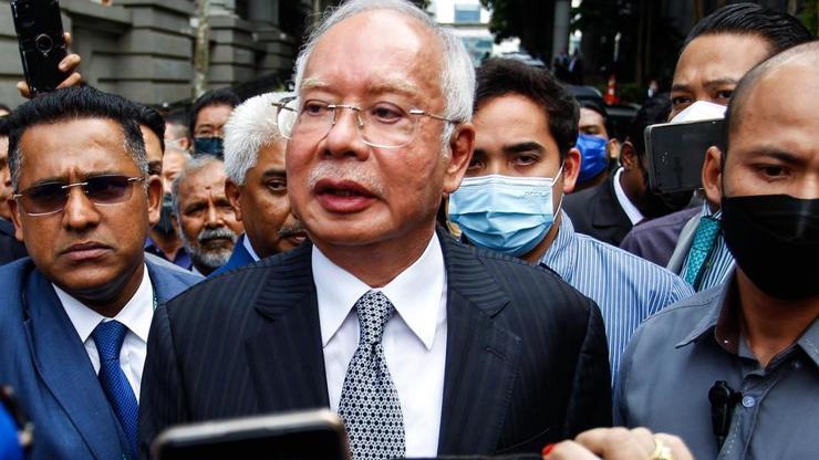Malezyada eski Başbakan Rezaka verilen 12 yıl hapis cezası onaylandı