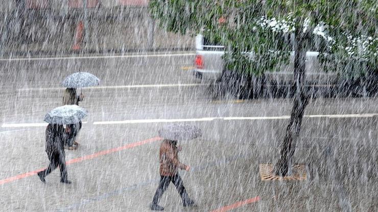 Meteorolojiden 9 il için uyarı: Kuvvetli yağış geliyor