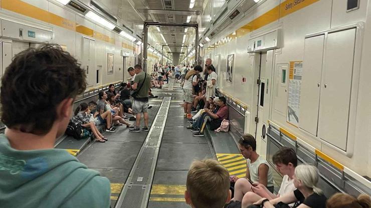 İngiltere yolcular Manş Tünelinde mahsur kaldı: Felaket filminin içinde gibiydik