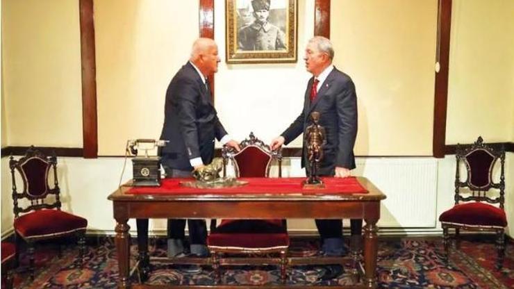 Zafer masasında Hulusi Akardan Atina’ya sert uyarı