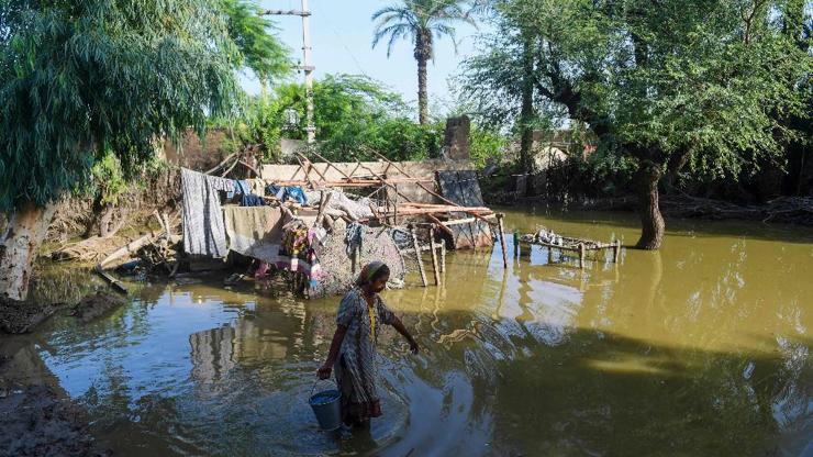 Pakistanda muson felaketi: Ölü sayısı bini aştı, milyonlarca kişi evlerini terk etti