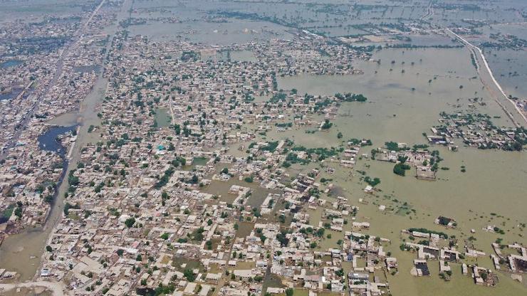 Pakistandaki sel felaketi: 100 km çapında göl oluştu