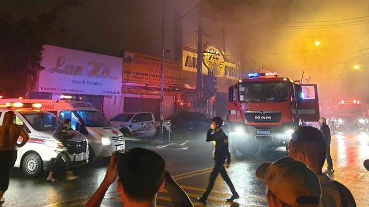 Vietnamda bir karaoke barda çıkan yangında 32 kişi öldü