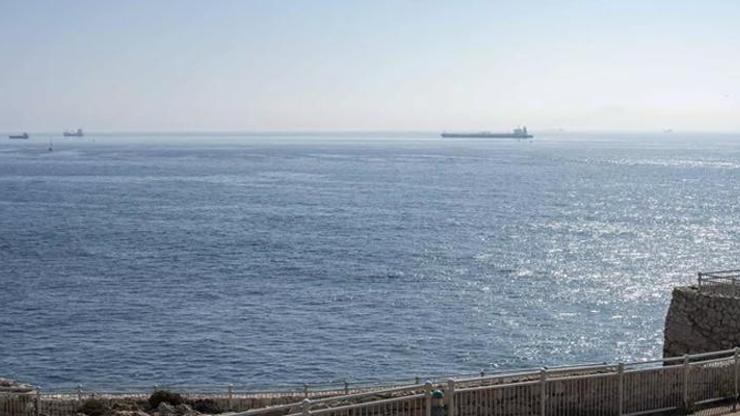 İran, 757 bin litre kaçak yakıt taşıyan yabancı gemiye el koydu