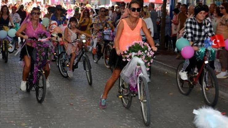 Geliboluda ilk kez Süslü Kadınlar Bisiklet Turu yapıldı