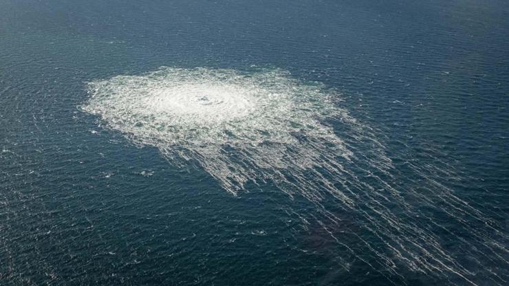 Baltık Denizindeki gaz sızıntısı havadan görüntülendi